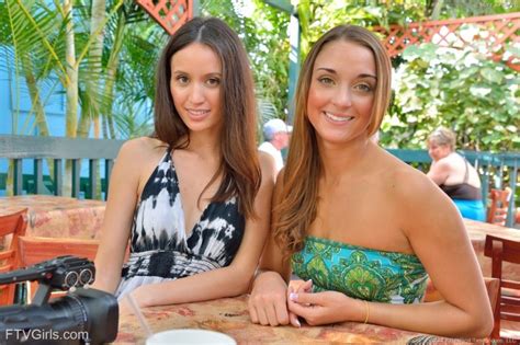 Mary And Aubrey Pantiless In Hawaii Sniz Porn