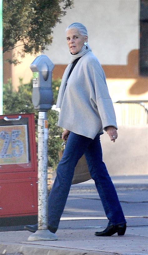 Ali Macgraw 79 Looks Fit And Fabulous In New Photos Stylish Older