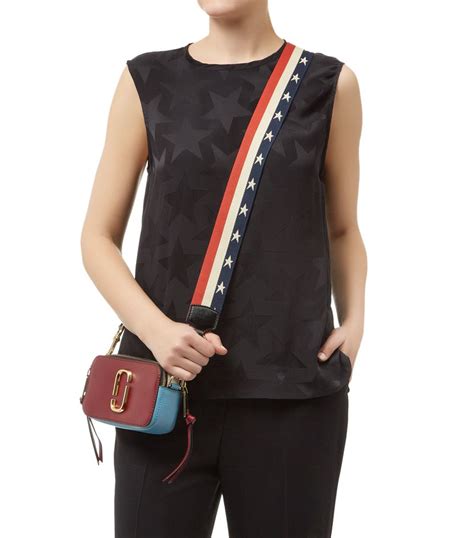 Let the curious and fun design of the marc jacobs® the box 20 handbag be your go to bag for any casual outing. Lyst - Marc Jacobs Small Snapshot Camera Cross Body Bag
