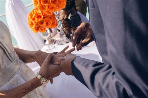 Weddings (harusi in swahili) are big things here in zanzibar. TAZAMA Picha Tano za Harusi ya Mwanasiasa ZITTO KABWE Iliyofanyika Zanzibar Jana | UDAKU SPECIAL