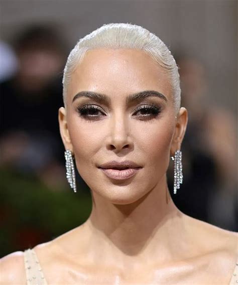 kim kardashian short blonde hair