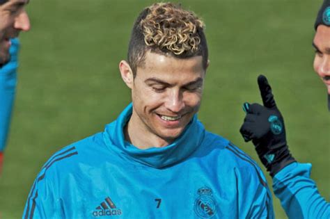 Wie sportmediaset berichtet, schweben den bianconeri dabei zwei mögliche tauschdeals. Real Madrid vs PSG line ups: Teams in for Champions League tie, Ronaldo and Neymar start | Daily ...