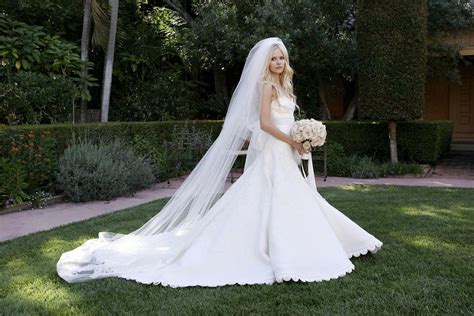 Https://techalive.net/wedding/avril Lavigne Wedding Dress Designer