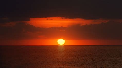 Horizon Sunset In Ocean Wallpaper Hd Nature 4k Wallpapers Images