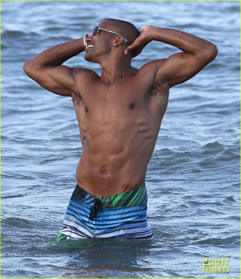 Shemar Moore Flaunts His Beach Body For Everyone To See Photo