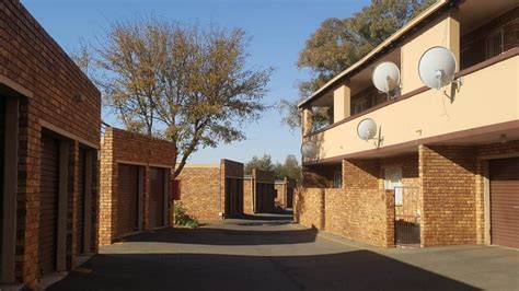 Terenure Townhouse Rental Monthly In Terenure Kempton Park R500000