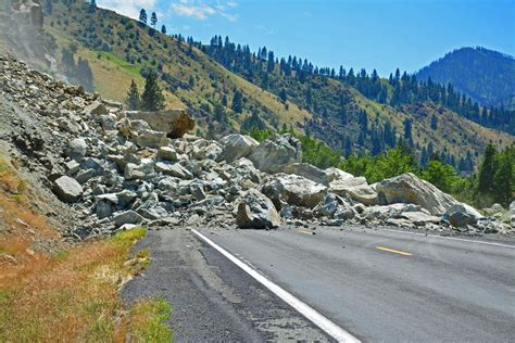 Us Highway 95 Blocked By Rock Slide Timeline To Reopening Unknown