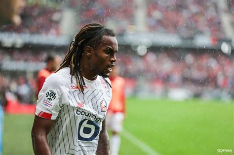 The reds have been heavily linked with the midfielder over the last few months and were said to be among the favourites for his signature. Renato Sanches confirme l'arrivée d'une nouvelle Predator