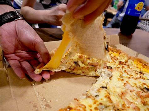 Perfect for dipping vegetables, meat, bread, or crackers. Domino's Pizza @ With the New Domino's Cheese Tarik Crust ...