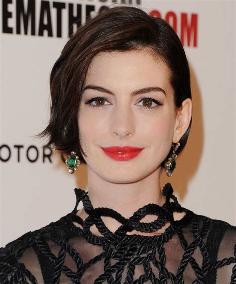 Anne Hathaway Bob Hairstyles Pictures Blunt Bob Hairstyles Hair