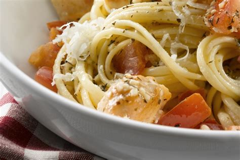 Pomodoro Sauce With Chicken And Linguine Canadian Goodness