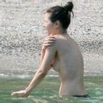 Keanu Reeves Girlfriend China Chow Showed Nude Tits At The Beach