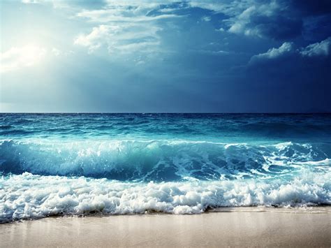 壁纸 自然风光，蓝色的大海，波浪，泡沫，云彩，太阳光线 5120x2880 Uhd 5k 高清壁纸 图片 照片