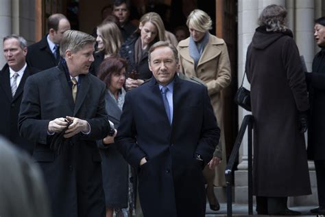 Episode titles, screenshots, plot summaries, trailer, airdates and extra information. House Of Cards Season 1, Episode 7 Recap: Of Vice And Pen ...