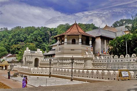 Temple Of The Tooth Relic Kandy Sri Lanka Well Known Places