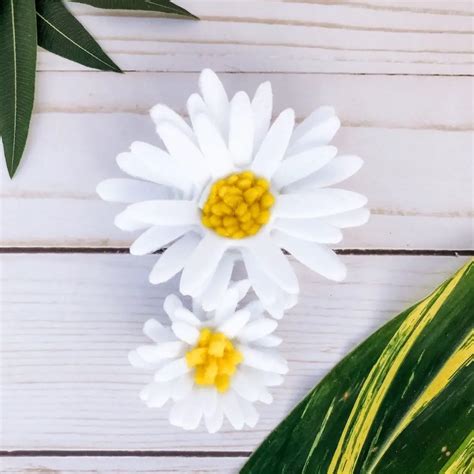Make This Darling Felt Daisy In Minutes With My Free Template