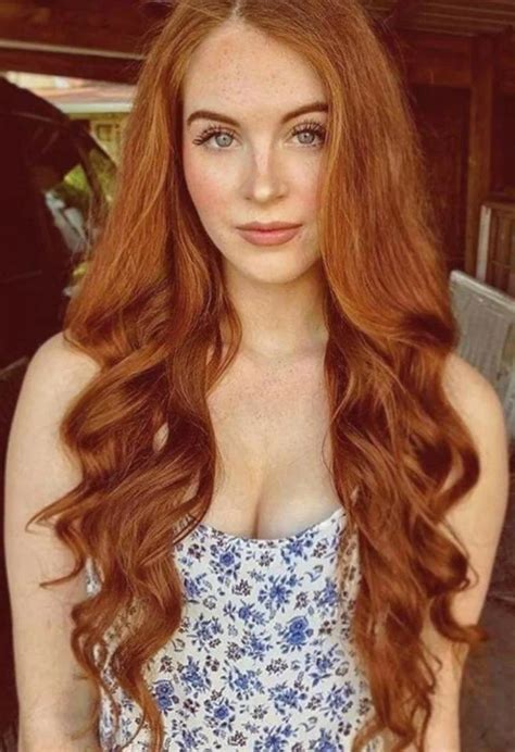 Girl That Put The ‘undress’ In ‘sundress’ Thechive Beautiful Red Hair Red Haired Beauty