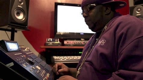 Infamous Mobbwu Tang Producer Makes A Sampled Beat On The Mpc Youtube