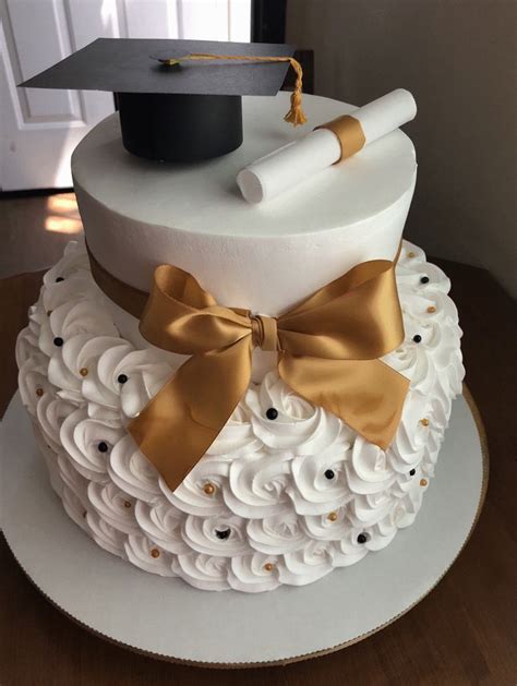 10 Graduation Cakes To Help You Celebrate The Big Day In The Yummiest