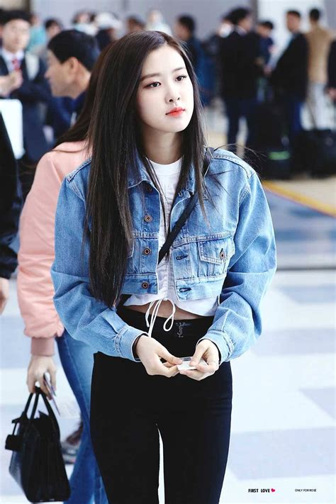 Share the best gifs now >>>. Blackpink-Rose-Airport-Fashion-Jeju-Island-3
