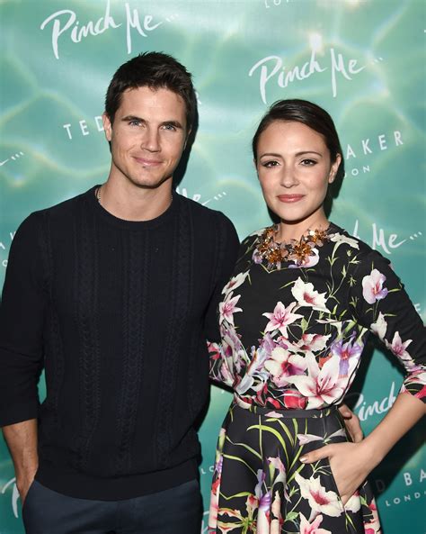 Robbie Amell Italia Ricci Are The Perfect Couple Here Are Pieces