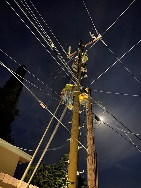 Utility Poles That Can Beat The Heat Composites Manufacturing Magazine