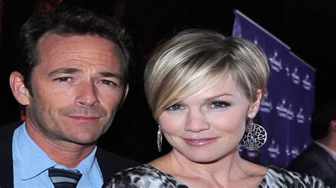 Jennie Garth Responds To Criticism Over Lack Of Luke Perry Tribute On