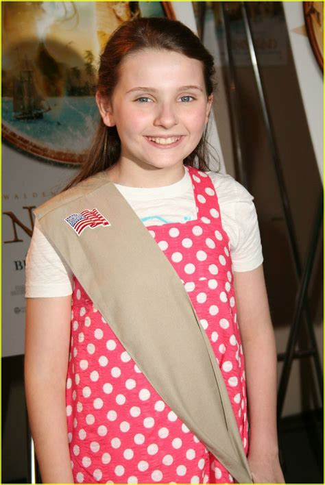 Abigail Breslin Enters Girl Scout Central Photo 1025031 Photos