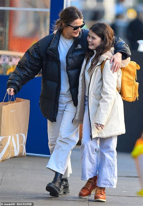 keri russell 46 bundles up in a puffy jacket and sweats as she grabs lunch with daughter willa