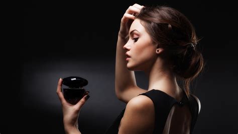Download Mood Brunette Perfume Woman Model 4k Ultra Hd Wallpaper