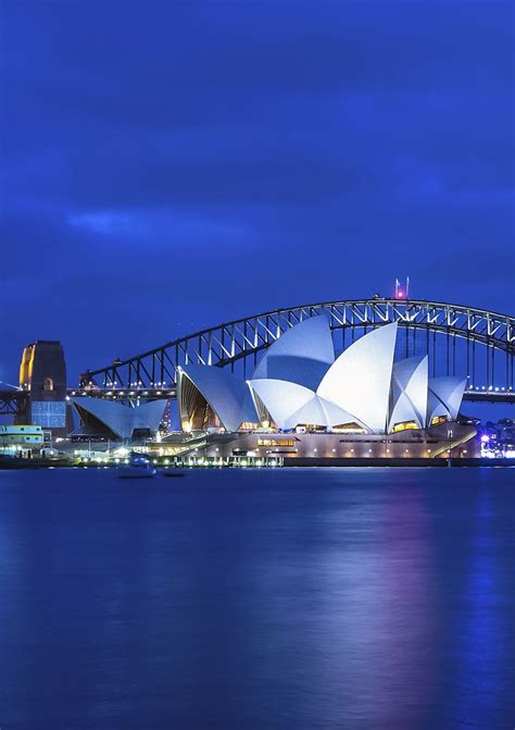 See The Sydney Opera House Lit Up At Night As Part Of A 10 Day Tour Of