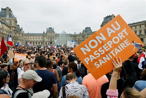 À La Une La Révolte Des Anti Pass Sanitaire Revue De Presse Française