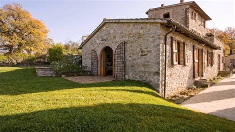 Farmhouse With Panoramic Views For Sale On The Tuscanyumbria Border