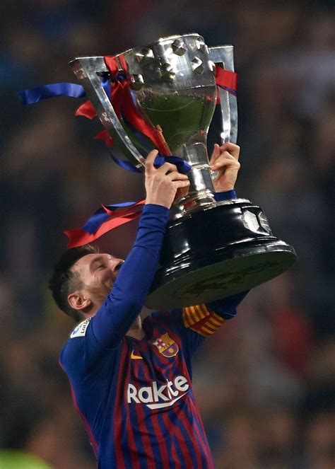 La Liga Trophy Messi ¿cómo Festejó Messi El Triunfo Del Barcelona En