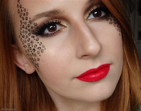 Pretty Leopard Makeup Adjusting Beauty