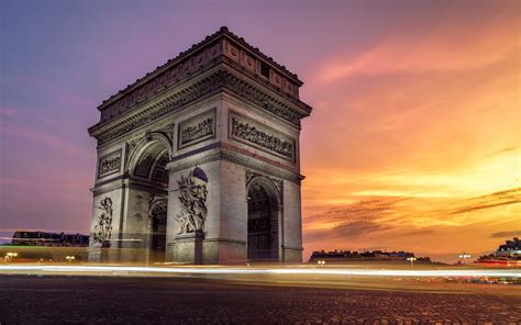 Arc De Triomphe Paris France A Rush Hour In Arc De
