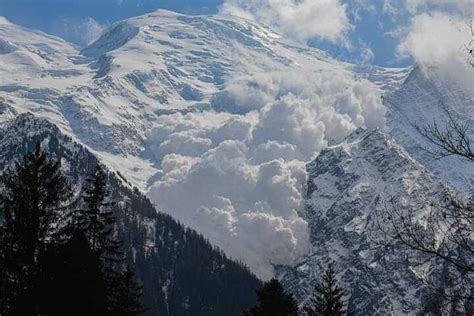 Chamonix Une énorme Avalanche Au Taconnaz Sports Infos Ski Biathlon