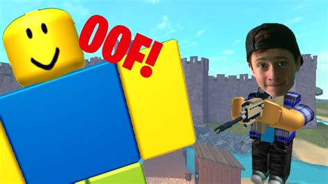 Killing A Giant Noob Roblox Youtube