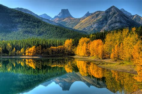 Guide: 10 Alberta fall hikes with beautiful views to check out this ...