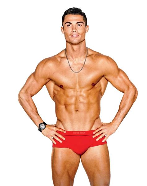 what model claims cristiano ronaldo fakes the size of his bulge through padding