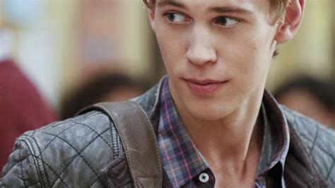 Austin Butler Finds Sex And The City Challenges With Carrie Diaries