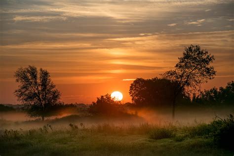 How to Take Epic Sunrise Photos with a Zoom Lens