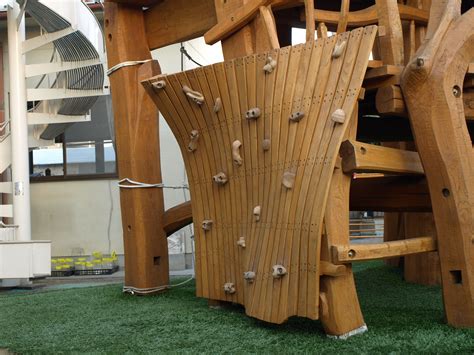 Finished Wooden Climbing Wall Spielplatz