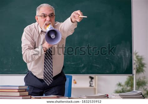 12661 Angry Teacher Immagini Foto Stock E Grafica Vettoriale