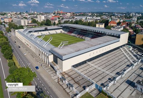 Krakowska prokuratura prowadzi śledztwo dotyczące zakupu bez przetargu elektronicznych band reklamowych na stadion cracovii. Stadion Cracovii (Cracovia) | zdjęcia, fotografie architektury