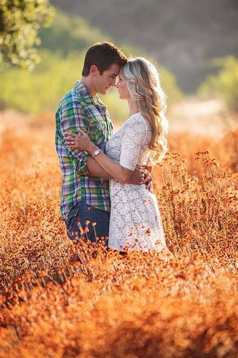 20 Super Captivating Fall Engagement Photo Ideas Roses