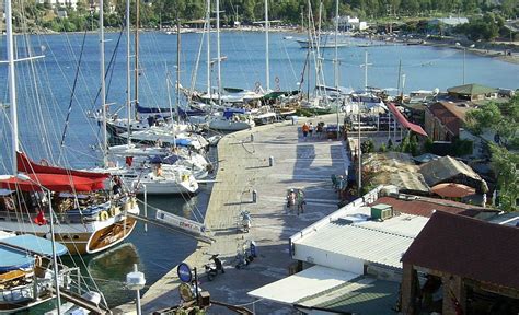 Datça is a town in aegean turkey, located on a long and narrow peninsula, which forms the boundary between aegean and mediterranean seas. Online-Hafenhandbuch Türkei: Hafens Datça an der ...