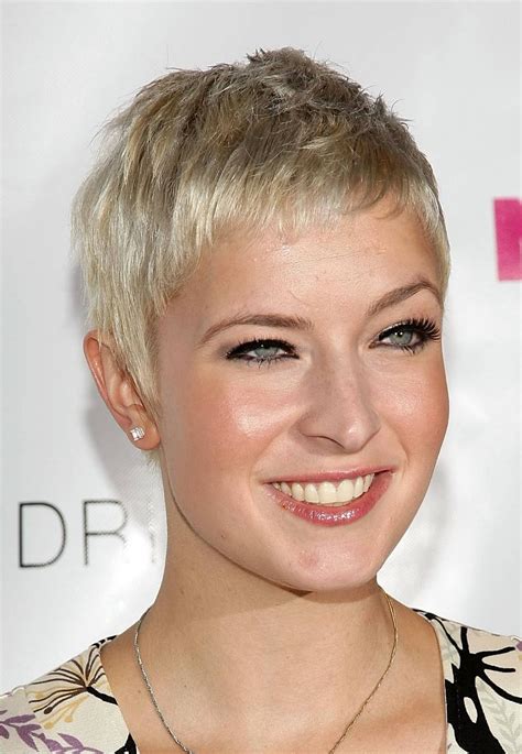 Hairstyles Popular 2012 Celebrity Short Blonde Hairstyle Wallpaper