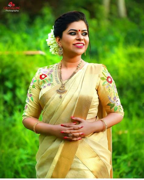 Pin By Shruti🌸 On Kasav Sarees And Onam Attires Onam Saree Fashion Saree