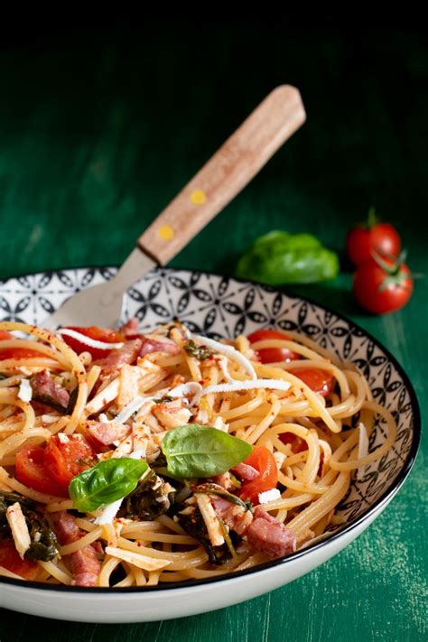 Spaghetti con la rucola e pomodorini
